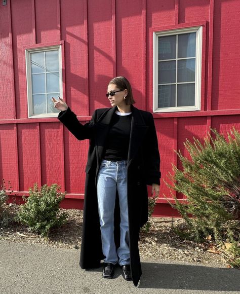 Black Coat Outfit, Hailey Bieber Street Style, Hayley Bieber, Dresses For Apple Shape, Hailey Rhode, Hailey Baldwin Style, Hailey Baldwin, Coat Outfits, Spring Wardrobe