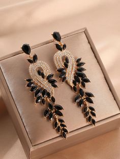 Black Earring, Dragon Jewelry, Bridal Gold Jewellery Designs, Jewelry Design Earrings, Classy Jewelry, Fancy Jewellery, Jewelry Lookbook, Fancy Jewelry, Jewelry Design Necklace