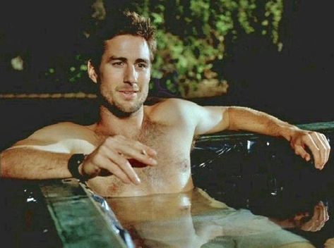 Luke Wilson 90s, Luke Wilson, Hot Male Celebs In The 90s, Luke Davis Surfer, Luke Evans Photoshoot, Wilson Brothers, Walk Of Shame, Mustache Men, Bathroom Pictures