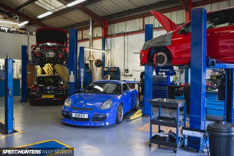 Auto Workshop, Japanese Car Culture, Garage Goals, Dream Workshop, Automotive Garage, Art App, Car Detail, Car Workshop, Automotive Repair Shop