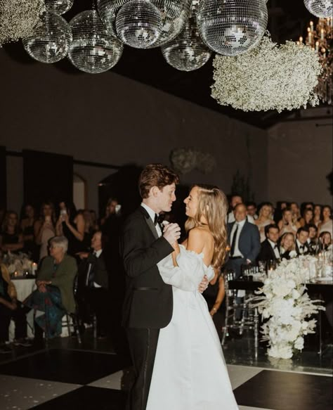 New Year’s Eve Wedding inspired Wedding New Years Eve, New Year’s Day Wedding, New Years Eve Wedding Aesthetic, New Year's Eve Wedding, New Year Wedding, New Years Eve Wedding Decorations, New Years Eve Wedding Ideas, New Years Wedding Ideas, Nye Wedding Ideas