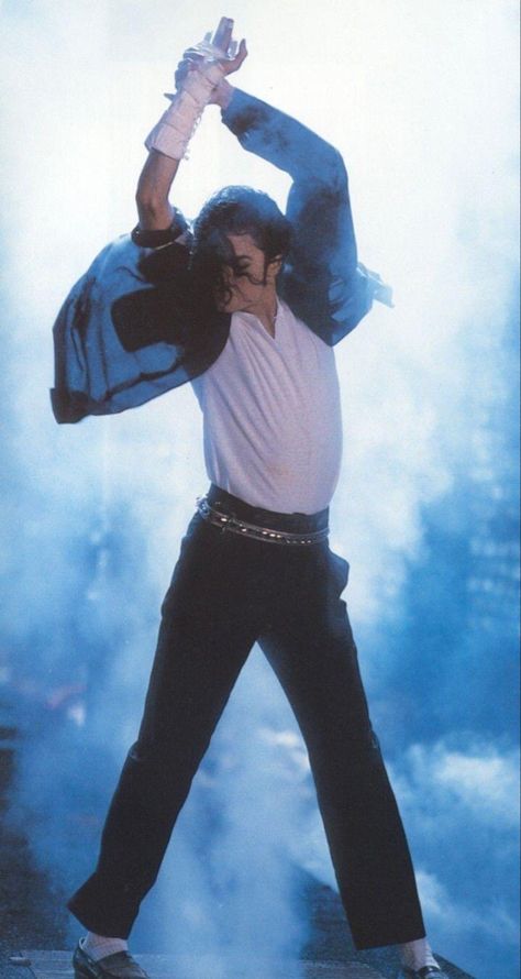 Michael Jackson Poster, Michael Jackson Dance, Michael Jackson Hot, Michael Jackson Wallpaper, Photos Of Michael Jackson, Jackson Bad, Michael Jackson Smile, Joseph Jackson, Michael Jackson Bad