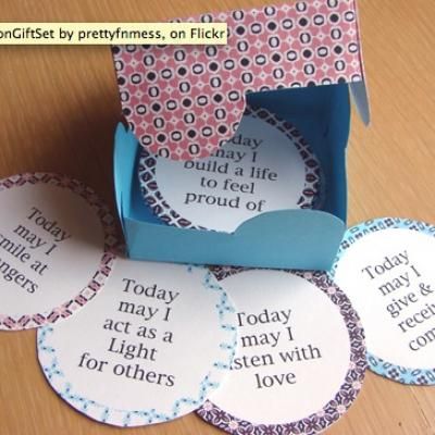 I like this idea. Reminds me of the angel cards. Positive Affirmation Gift set- free printables Morning Meetings, Printables Freebies, Group Therapy, Classroom Community, Children's Ministry, Affirmation Cards, Tree Gift, Nice Things, Social Work