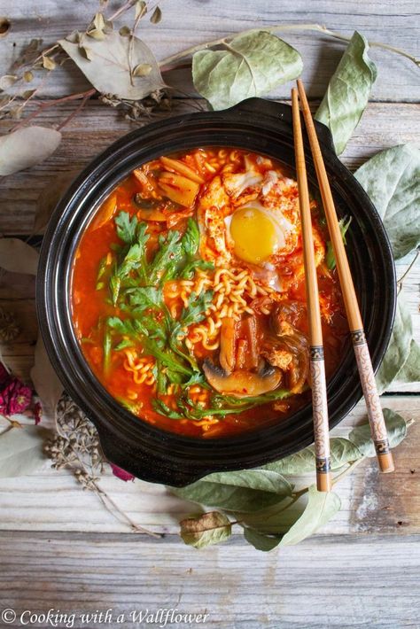 Kimchi Ramen Recipe, Kimchi Soup Recipe, Soup Recipes Chicken, Kimchi Ramen, Ramen Recipe, Soup Chicken, Winter Soup, Kimchi Recipe, Soup Easy