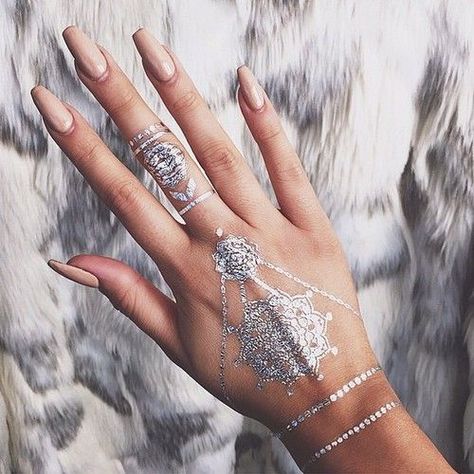 fash-cafe: message me if you want promo | being me... | Bloglovin’ Gold Henna, Jewelry Tattoos, Silver Tattoo, Flash Tats, Tato Henna, Tattoo Henna, Gold Tattoo, Squoval Nails, Look Festival