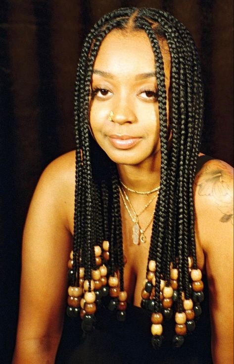 Wooden Beads Braids, Braided Bob With Beads, Box Braids With Beads At The End, Summer Braids With Beads, Brown Braids With Beads, Braids With Wooden Beads, Box Braids Beads, Box Braids With Beads, Beaded Braids