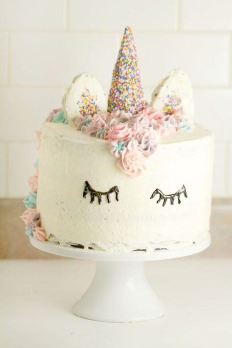 Diy Unicorn Cake, Cake With Rainbow, Easy Unicorn Cake, Unicorn Birthday Party Cake, Cake Mix Ingredients, Birthday Cake Decorating Ideas, 4th Birthday Cakes, Unicorn Birthday Cake, Vanilla Cake Mixes