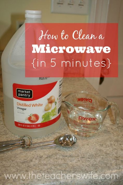 Clean A Microwave, Homemade Toilet Cleaner, Clean Baking Pans, Cleaning Painted Walls, Clean Microwave, Glass Cooktop, Astuces Diy, Deep Cleaning Tips, Distilled White Vinegar