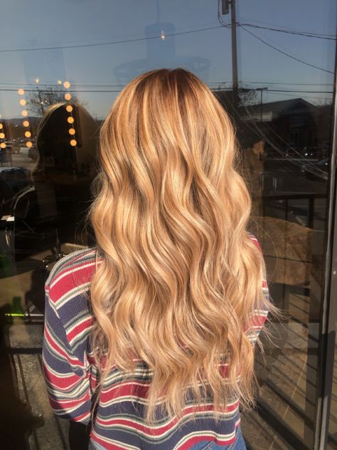 Golden Blond Highlight, Golden Toned Blonde Hair, Golden Beachy Blonde Hair, Gold Hair With Blonde Highlights, Curled Strawberry Blonde Hair, Honey And Blonde Highlights, Strawberry Blonde Golden Hair, Sandy Honey Blonde Hair, Antique Blonde Hair