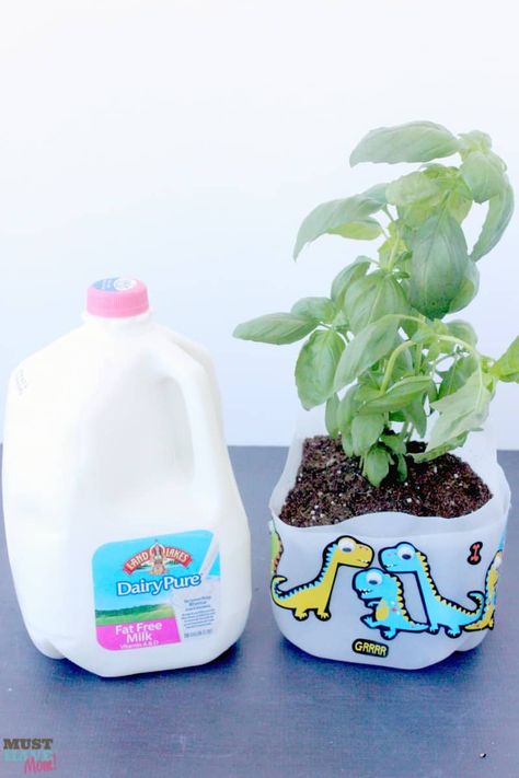 Recycled Art Projects For Kids, Milk Jug Planter, Diy Self Watering, Sprinkler System Diy, Milk Jug Crafts, Garden Planters Diy, Kids Milk, Recycled Art Projects, Upcycled Projects