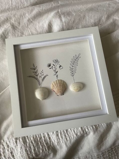 Room Decor With Shells, Shells Diy Decoration, Beach Shells Crafts, Decorating With Shells Ideas, Diy Room Decor Beach Theme, Wall Painting Frames Home Decor, Ocean Inspired Decor, Shadow Box Shells, Handmade Decorations For Home