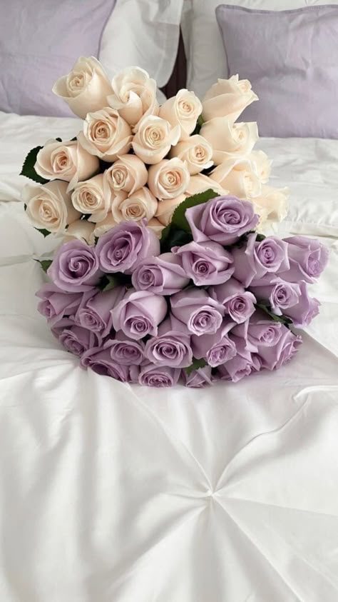 Lavender Roses Aesthetic, Roses Bouquet Gift, Light Purple Flowers, Violet Aesthetic, Rose Flower Wallpaper, Lavender Aesthetic, Lilac Roses, Flowers Purple, Nothing But Flowers