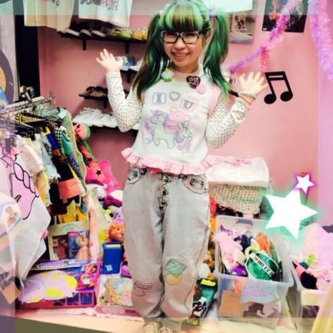 Spank kei fairy kei 80s Inspired Fashion, Pop Kei, Casual Kawaii, 80s Pop, Second Account, Japanese Street Fashion, Sweet Lolita, J Fashion, Hug Me