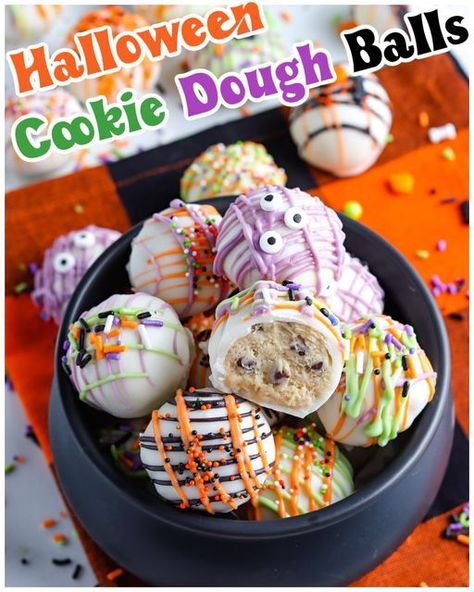 Cookie Dough Balls Recipe, Mini Cheese Ball Bites, Dough Balls Recipe, Halloween Chocolate Chip Cookies, Pineapple Coconut Bread, Halloween Truffles, Punch Halloween, Fun Halloween Desserts, Halloween Snack Mix