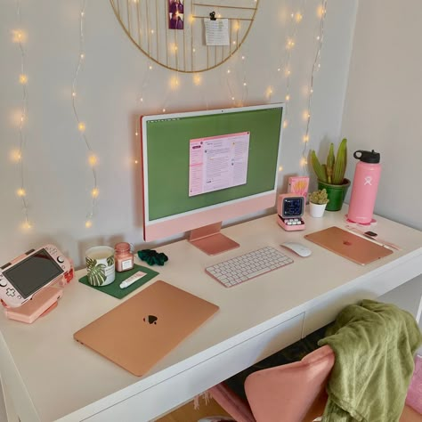 Apple Set Up Desk, Apple Set Up Aesthetic, Desk With Imac Ideas, Mac Office Setup, Imac Computer Aesthetic, Imac Desk Aesthetic, Yellow Imac Desk Setup, Imac Setup Aesthetic, Imac Aesthetic Set Up