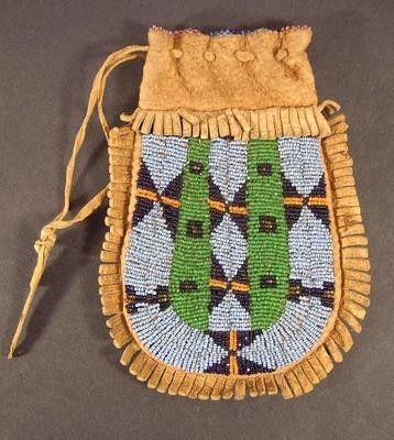 Lakota or Cheyenne beaded pouch American Indian Clothing, Native American Moccasins, Quill Work, Beaded Pouch, American Indian History, Native Beadwork, Indian Crafts, Seed Bead Tutorial, American Indian Art