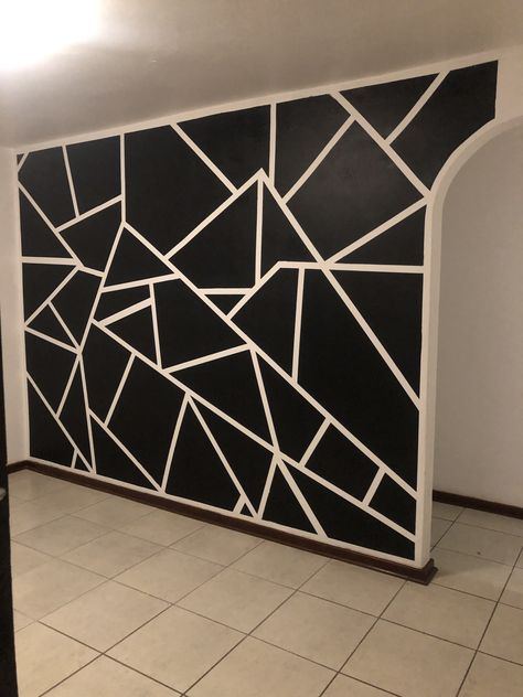 Black Wall Tape Design, Masking Tape Accent Wall, Black Diamond Accent Wall, Wall Painting Ideas With Tape Design, Masking Tape Wall Design, Masking Tape Painting Walls, Black And White Wall Painting Ideas, Masking Tape Wall Art, Black And White Wall Painting