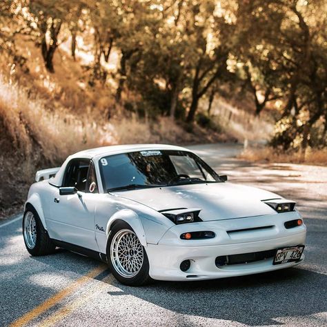 2,541 Likes, 26 Comments - Miata (@miatacrew) on Instagram: “Do You Like The Body Kit On This Miata? - @aaronthippy #miatacrew #miata _ _ #mazda #mx5…” Miata Mods, Miata Car, Mx5 Mk1, Mx5 Nb, Mx5 Na, Mazda Roadster, Mx5 Miata, Mazda Mx5 Miata, Miata Mx5