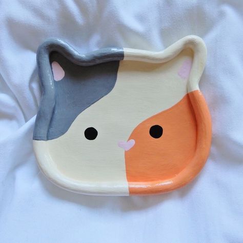 Clay Inspo Cat, Cute Clay Dish Ideas, Cat Clay Dish, Diy Clay Cat, Cute Air Dry Clay Ideas Aesthetic, Clay Ideas Air Dry, Cat Clay Sculpture, Cat Clay Art, Cat Sculpture Clay