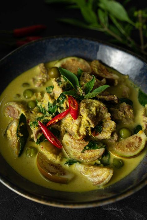 Easy Thai Green Beef Curry made in less than 30 minutes. It's creamy, full of flavor, beef and eggplant. Perfect with steamed rice or fermented rice noodles! #ThaiGreenCurry #GreenCurryRecipe #BeefGreenCurry #GreenCurryBeef #ThaiGreenBeefCurry #EasyDinner #30MinuteDinner #QuickDinner #EasyThaiRecipe #EasyThaiCurry #ThaiFood #สูตรแกงเขียวหวานเนื้อ #สูตรอาหารไทย Green Curry Paste Recipe, Curry With Eggplant, Curry Paste Recipe, Easy Thai Recipes, Green Curry Recipes, Thai Green Curry Paste, Eggplant Curry, Fermented Rice, Thai Beef