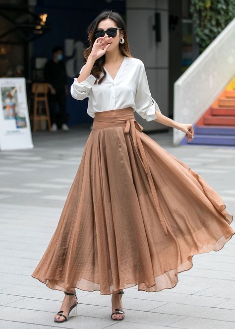 How To Sew A Long Flowy Skirt, Long Full Skirt Outfit, Wrap Around Skirts Long, Long Skirt Outfits For Wedding, Chiffon Skirt Outfit, Long Flowy Skirt Outfit, Pleated Maxi Skirt Outfit, Renfaire Outfit, Flowy Skirt Outfit