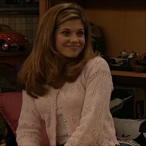 Danielle Fishel 90s Hair, Topanga Lawrence, Danielle Fishel, World Hair, 2000s Clothes, Tv Show Outfits, Fashion Inspiration Board, Outfit 90s, Boy Meets World