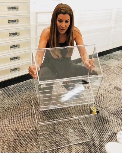 Clear Storage Bins Organization Closet, Container Store Closet, Home Ideas Living Room, Organization Containers, Jean Organization, Organizing Storage, Organizing Products, Clear Storage Bins, Acrylic Containers