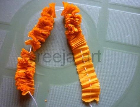 Crepe Paper Garland, Paper Ornaments Diy, Dia De Los Muertos Decorations Ideas, Paper Wall Hanging, Simple Craft, Marigold Flower, Leaf Crafts, Crepe Paper Flowers, Tissue Paper Flowers