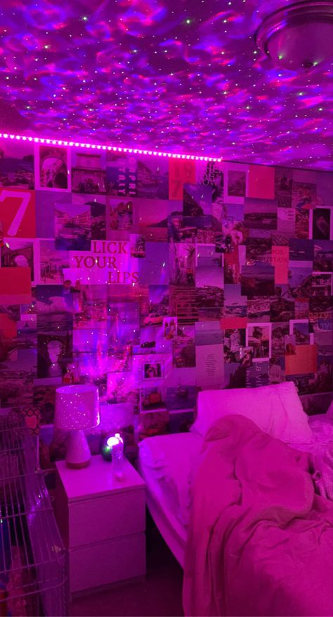 Aesthetic Bedroom Neon, Neon Bedroom Aesthetic Ideas, Speakeasy Basement Ideas, Vibe Rooms Ideas, Speakeasy Room Ideas, Neon Bedroom Aesthetic, Speakeasy Room, Rug Tufting Ideas, Speakeasy Basement