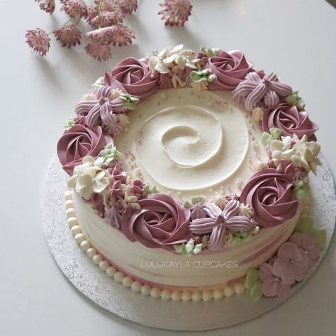 Spring Cake Designs, Flower Buttercream, Grandma Cake, Buttercream Birthday Cake, Cake Designs For Kids, Fondant Cakes Birthday, Vintage Birthday Cakes, Special Birthday Cakes, Novelty Birthday Cakes