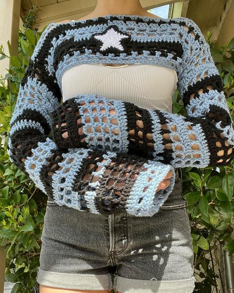 Black and blue star shrug 🖤✨ #outfitideas #outfitinspo #styleinspo #styleinspiration #springstyle #fashioninspo #springoutfit #pintereststyle #styleideas Blue Shrug, Crochet Stuff, Blue Star, Crochet Top, Star Wars, Crochet, Outfit Inspo, Blue, Quick Saves