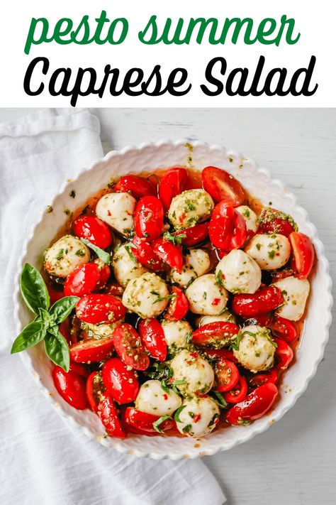 Caprese Salad Cherry Tomatoes, Tomato Caprese Salad, Ensalada Caprese, Tomato Caprese, Bbq Cookout, Cherry Tomato Salad, Caprese Salad Recipe, Pesto Salad, Tomatoes Mozzarella