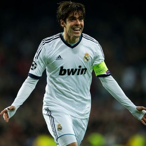 Happy Birthday To the Unique Brazilian Magician Kaka Real Madrid, Ricardo Kaka, Real Madrid Football Club, Cristino Ronaldo, Real Madrid Team, Cute Football Players, Real Madrid Football, Madrid Wallpaper, Real Madrid Players