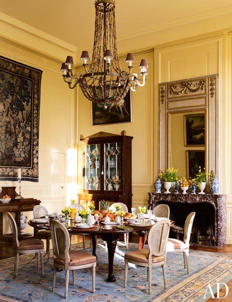 Timothy Corrigan's Château du Grand-Lucé - Corrigan worked with Paris’s Museum Carnavalet in presenting his case to French historical authorities for using brighter hues in the estate’s interiors. Eventually the designer was allowed to paint in his desired palette, including this sunny yellow in a small dining room. Timothy Corrigan, Famous Interiors, French Interior Design, Classic Dining Room, American Interior, Dining Room Interiors, Interior Design Photos, Chateau France, French Chateau