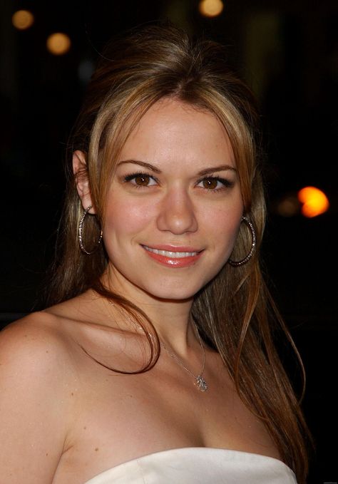 Joy Lenz, One Tree Hill Cast, Bethany Joy Lenz, Bethany Joy, Hollywood Florida, One Tree Hill, Cute Texts, One Tree, Latest Pics