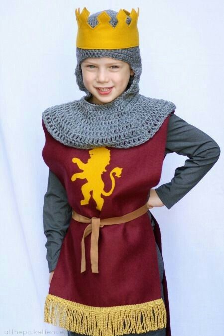 Diy Knight Costume, Narnia Birthday Party, Narnia Birthday, Diy Costumes For Boys, Costume Chevalier, Narnia Party, Narnia Costumes, Shrek Costume, Knight Party