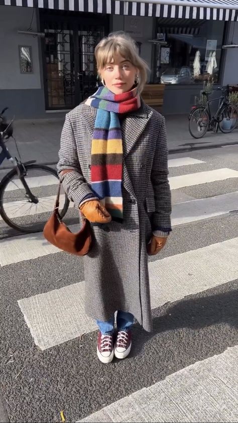 Dutch Style Fashion The Netherlands, Ireland Style Outfits, London Street Style Winter 2024, Eclectic Winter Outfit, Striped Scarf Outfit, London Street Style Winter, Edinburgh Style, Edinburgh Fashion, Irish Fashion