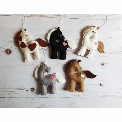 Corro Exclusive: Hand-stitched Horse Ornament by Grab A Coffee Designs Horse Ornaments Diy, Felt Patterns Free, Coffee Designs, Horse Christmas Ornament, Handmade Felt Ornament, Felt Crafts Patterns, Paint Horse, Felt Creations, Custom Ornaments