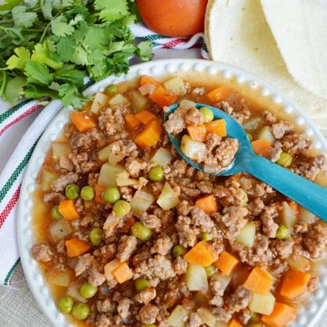 Picadillo Recipe, Guatemalan Recipes, Tacos Dorados, Colombian Food, Fajita Recipe, Deli Food, Mexican Cooking, Mexican Food Recipes Authentic, Easy Healthy Breakfast