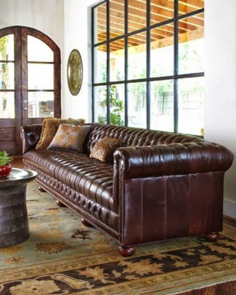 Chesterfield Sofa Living Room, Sofa Kulit, Tufted Chesterfield Sofa, Chesterfield Bank, Sofa Chesterfield, Tufted Leather Sofa, Furnitur Ruang Keluarga, Old Hickory Tannery, Sofa L