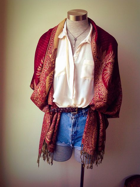 Boho festival outfit pashmina high waisted shorts hippy scarf paisley outfit idea fashion importation Pashmina Outfit Ideas, Bohemian Scarf Outfit, Bohemian Style Pashmina Shawl, Festival Outfit Shorts, Pashmina Outfit Festival, Bohemian Pashmina Scarf For Festivals, Street Festival Outfit, Festival Pashmina Shawl, Festival Pashmina Shawl Scarf