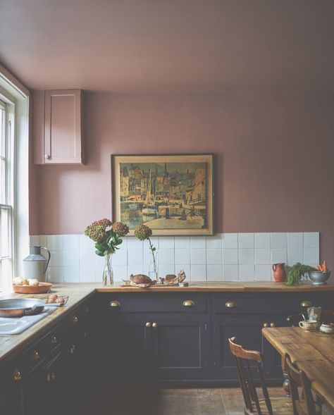 Farrow And Ball Colours, Pink Kitchen Walls, Sulking Room Pink, Farrow And Ball Kitchen, Laundry Room Layouts, Victorian Kitchen, Farrow And Ball Paint, Laundry Room Remodel, Farrow And Ball