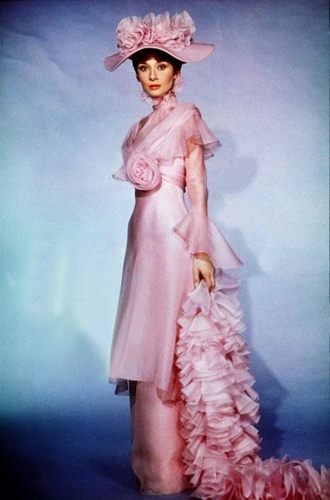 My Fair Lady (1964) Audrey Hepburn Wedding Dress Inspiration, Vogue Pictures, Audrey Hepburn Wedding Dress, Audrey Hepburn Wedding, Hepburn Audrey, Audrey Hepburn Outfit, Audrey Hepburn Pictures, Hepburn Quotes, Audrey Hepburn Dress