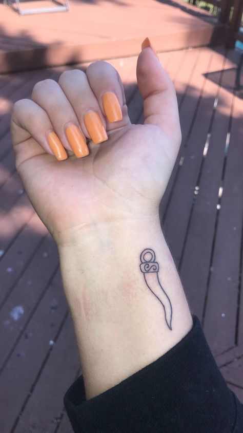 Cornicello Tattoo, Italian Cornetto, Italian Tattoos For Women, Italian Tattoos, Finger Tattoo For Women, Cool Wrist Tattoos, Minimal Tattoo Design, Arrow Tattoos, Baby Tattoos