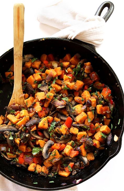 Sweet Potato Mushroom Recipe, Vegetarian Sweet Potato Recipes, Potato Mushroom Recipe, Potato Hash Recipe, Mushroom Breakfast, Breakfast Vegetarian, Sweet Potato Dinner, Boiling Sweet Potatoes, Mushroom Recipes Healthy