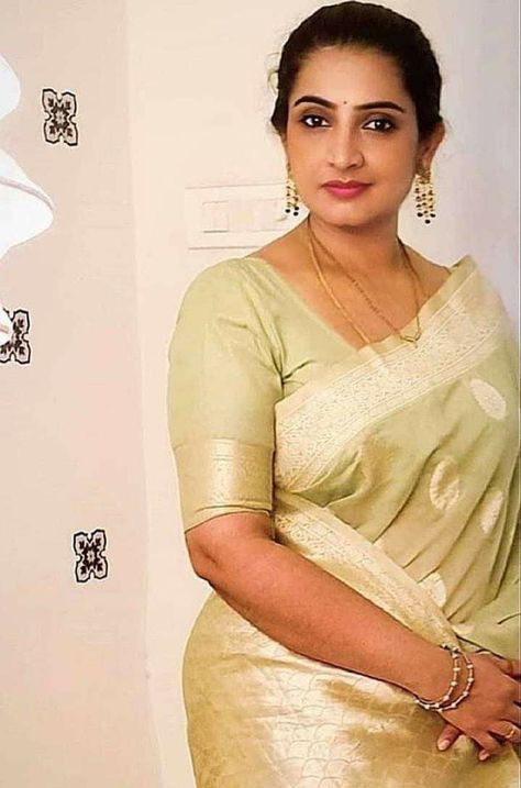 Sujitha Dhanush, Gal Gardot, Beauty Crush, Actress Hairstyles, Saree Models, Indian Actress Hot Pics, Curvy Girl Fashion, Curvy Girl Outfits, Indian Beauty Saree