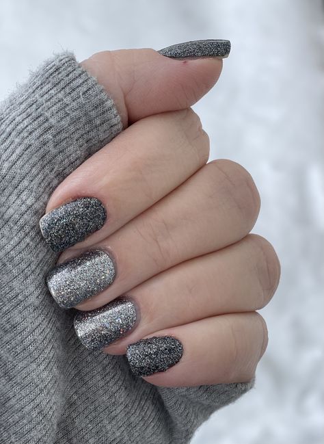 January Nexgen Nails, Dark Grey Nails With Glitter, Winter Bridesmaid Nails, Grey Sparkle Nails, Winter Nails Grey, Nails Black Sparkle, Grey Silver Nails, January Nail Colors Winter, Gray Nails Acrylic