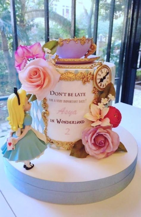 Floral Alice in Wonderland Cake Pink Tokyo, Baby Shower Cupcakes For Girls, Alice In Wonderland Cake, Birthday Baby Girl, Wonderland Cake, Alice In Wonderland Tea Party Birthday, Alice In Wonderland Cakes, Alice In Wonderland Birthday, Alice In Wonderland Tea Party