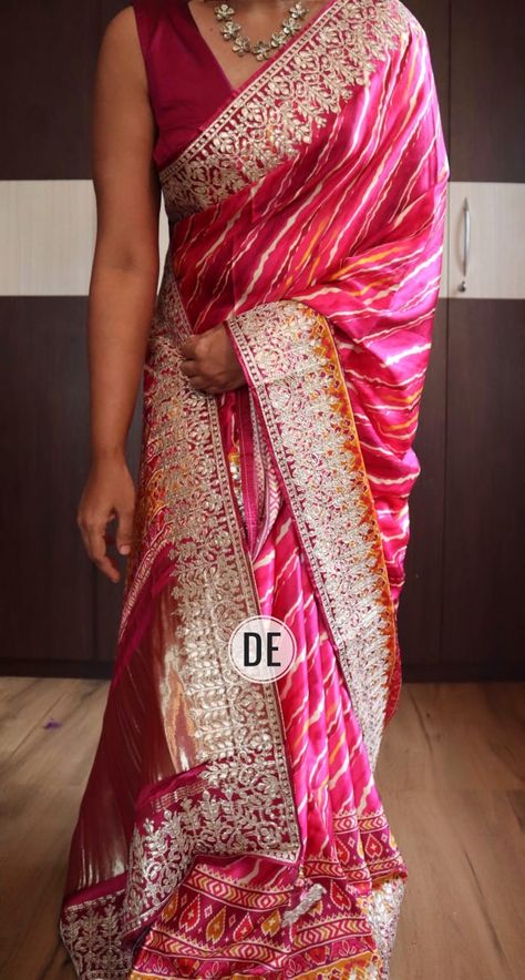 Leheriya Saree, Sabyasachi Bride, Saree Wearing Styles, Saree Wearing, Red Wedding Dresses, Party Wear Saree, Blouse Designs Latest, Wear Saree, Gold Necklace Designs