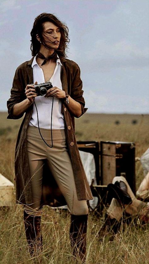 Safari Fashion Women, Out Of Africa Style, Safari Outfit Women, Moda Safari, Africa Safari Lodge, Film Love Story, Africa Safari Clothes, Alexi Lubomirski, Safari Outfit